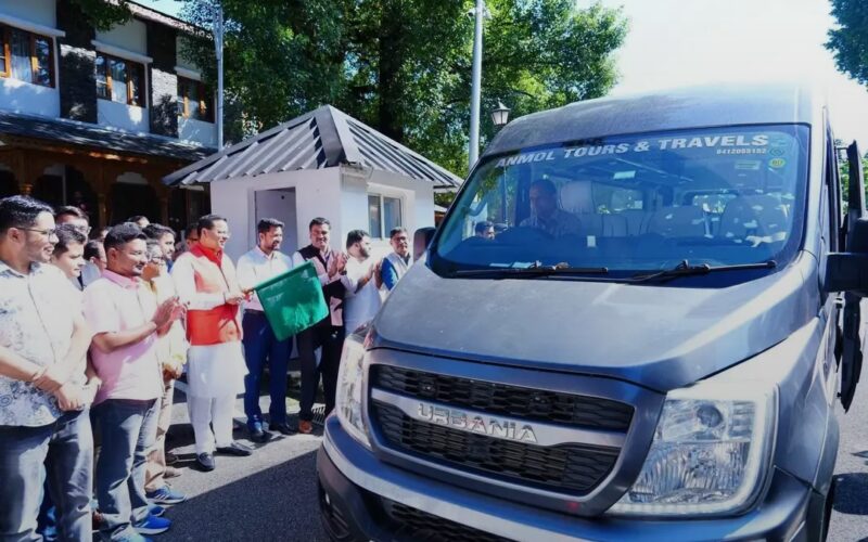सेवा संकल्प अभियान के तहत हरियाणा भ्रमण पर रवाना हुआ युवाओं का दल, मुख्यमंत्री धामी ने किया फ्लैग ऑफ