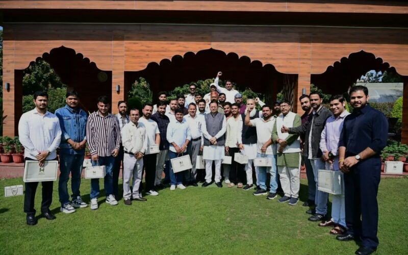 हरियाणा के युवाओं ने मुख्यमंत्री धामी से की भेंट, साझा किए उत्तराखण्ड भ्रमण के अनुभव
