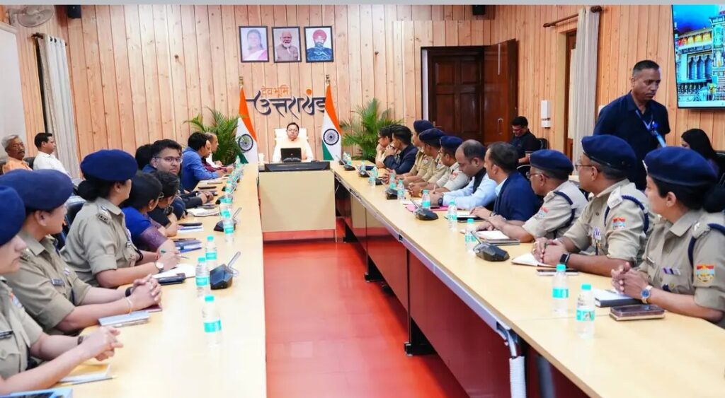 विकास कार्यों में लापरवाही बर्दाश्त नहीं, सड़कों की मरम्मत और जनसमस्याओं के निस्तारण में तेजी लाएं अधिकारी: मुख्यमंत्री