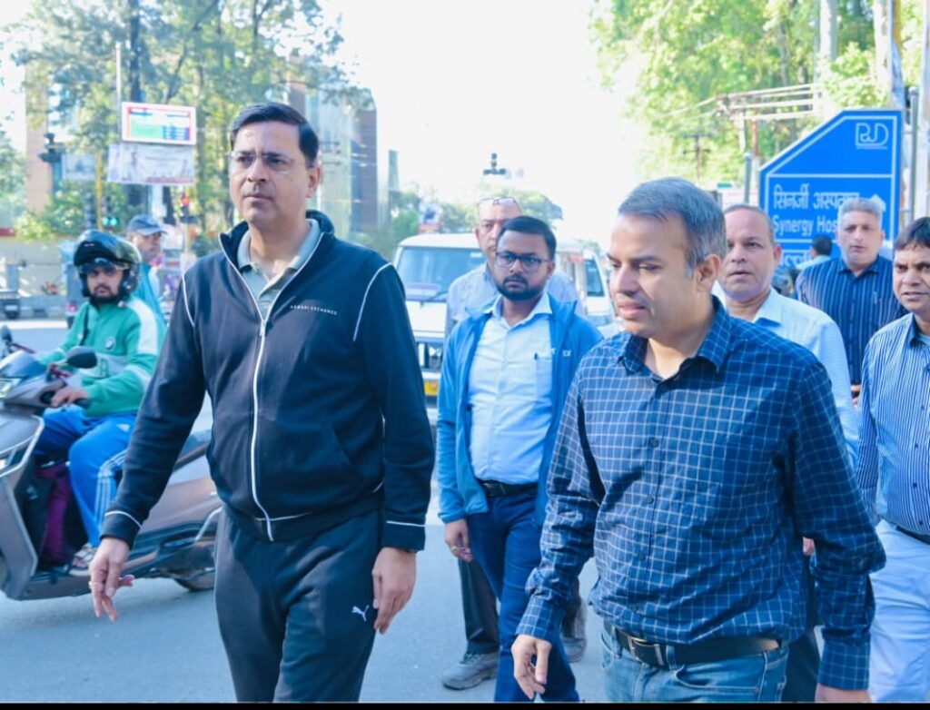 18 अक्टूबर तक प्रदेश की सड़कें गड्ढामुक्त करने के निर्देश, सचिव ने किया निरीक्षण