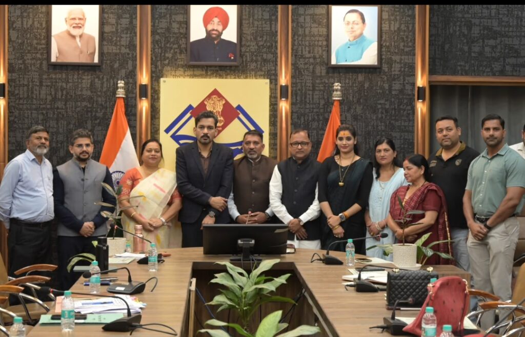 जिला योजना समिति के नवनिर्वाचित सदस्यों को वितरित किए गए प्रमाण पत्र, संतुलित विकास में सक्रिय भूमिका निभाने की अपील