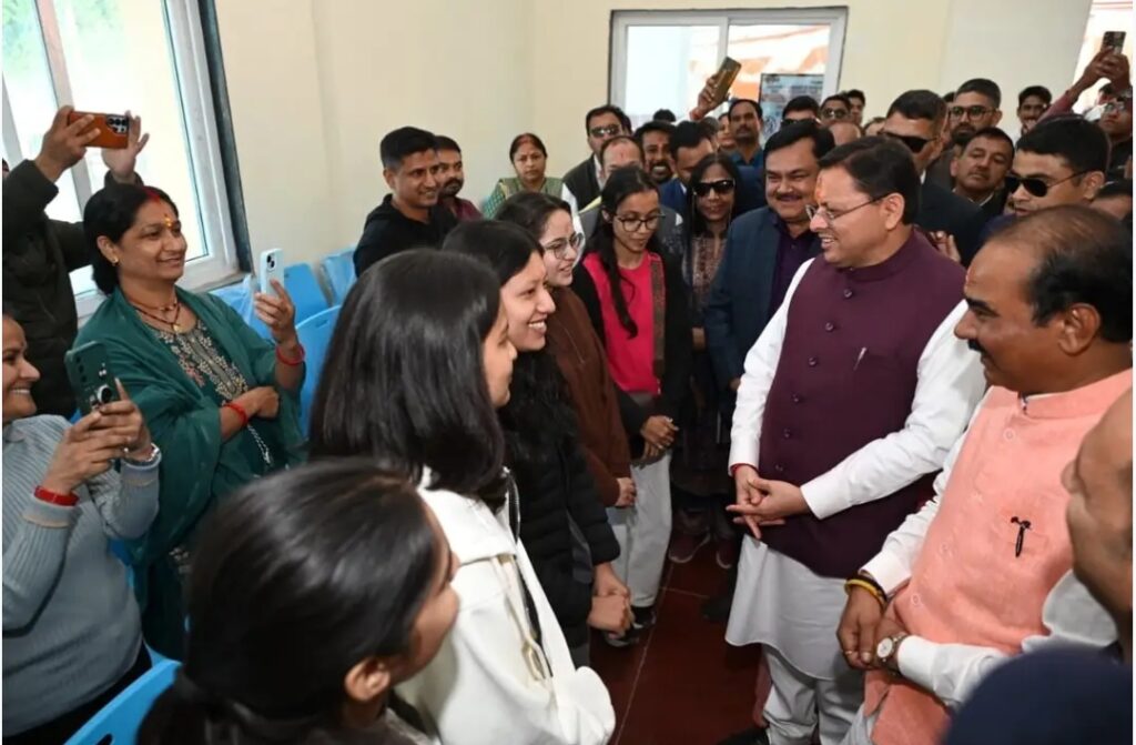 मुख्यमंत्री धामी ने पिथौरागढ़ मेडिकल कॉलेज का किया निरीक्षण, निर्माण कार्य समय पर पूरा करने के दिए निर्देश