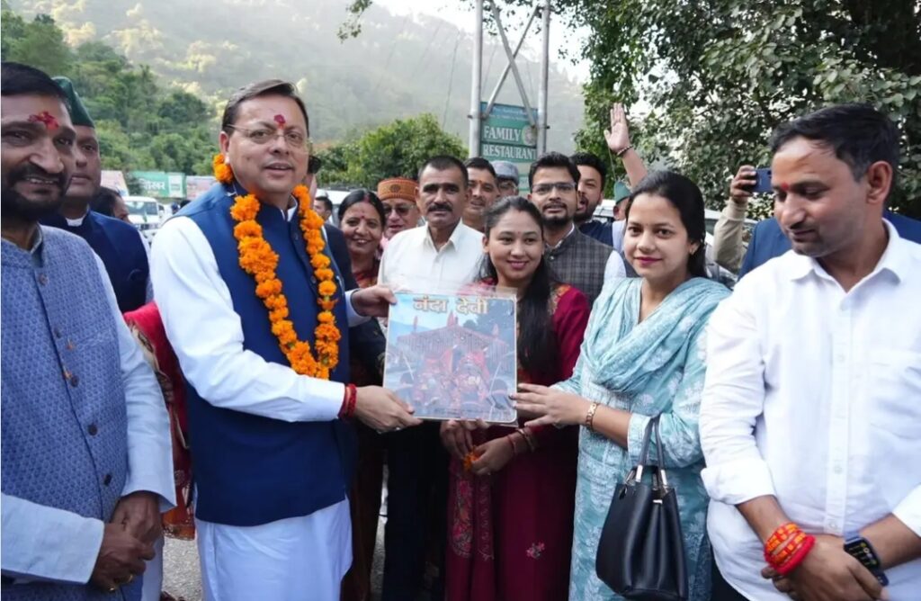 भराड़ीसैंण रवाना होने पर रुद्रप्रयाग और चमोली में मुख्यमंत्री धामी का भव्य स्वागत, स्थानीय लोगों से किया आत्मीय संवाद