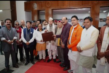 गैरसैंण में मुख्यमंत्री धामी ने किया अनुपूरक बजट पेश स्वास्थ्य, शिक्षा, खेल, महिला-बाल कल्याण और सामाजिक सुरक्षा के लिए किए महत्वपूर्ण प्रावधान